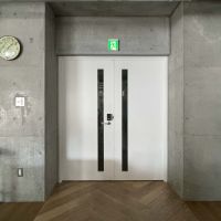渋谷区代々木の賃貸物件/北側の出入り口からエレベーターへ