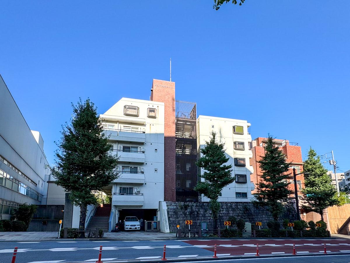 豊島区雑司が谷の賃貸物件/副都心線雑司が谷横に立つ、レトロなマンション