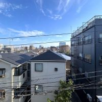 大田区西蒲田の賃貸物件/目の前は少し抜けがあり空の広がりを感じられる眺め