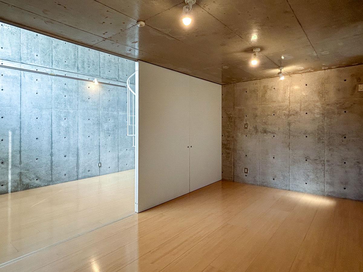 横浜市青葉区荏田北の賃貸物件/6階：リビング横にある9.3帖の洋室。