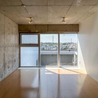 横浜市青葉区荏田北の賃貸物件/7階：洋室。天井高は約2.1mと低めですが、すっと抜けた景色が楽しめます