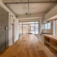 豊島区駒込の賃貸物件/カウンターテーブルの天板にも無垢材を使用