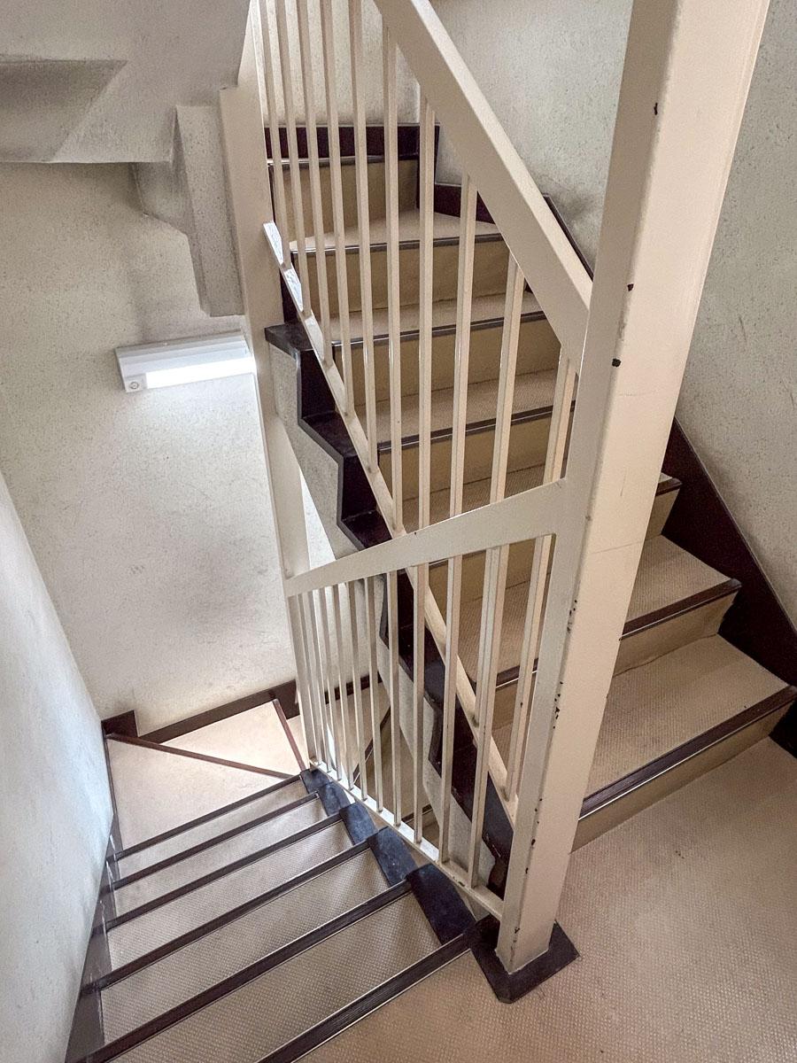 豊島区駒込の賃貸物件/共用階段