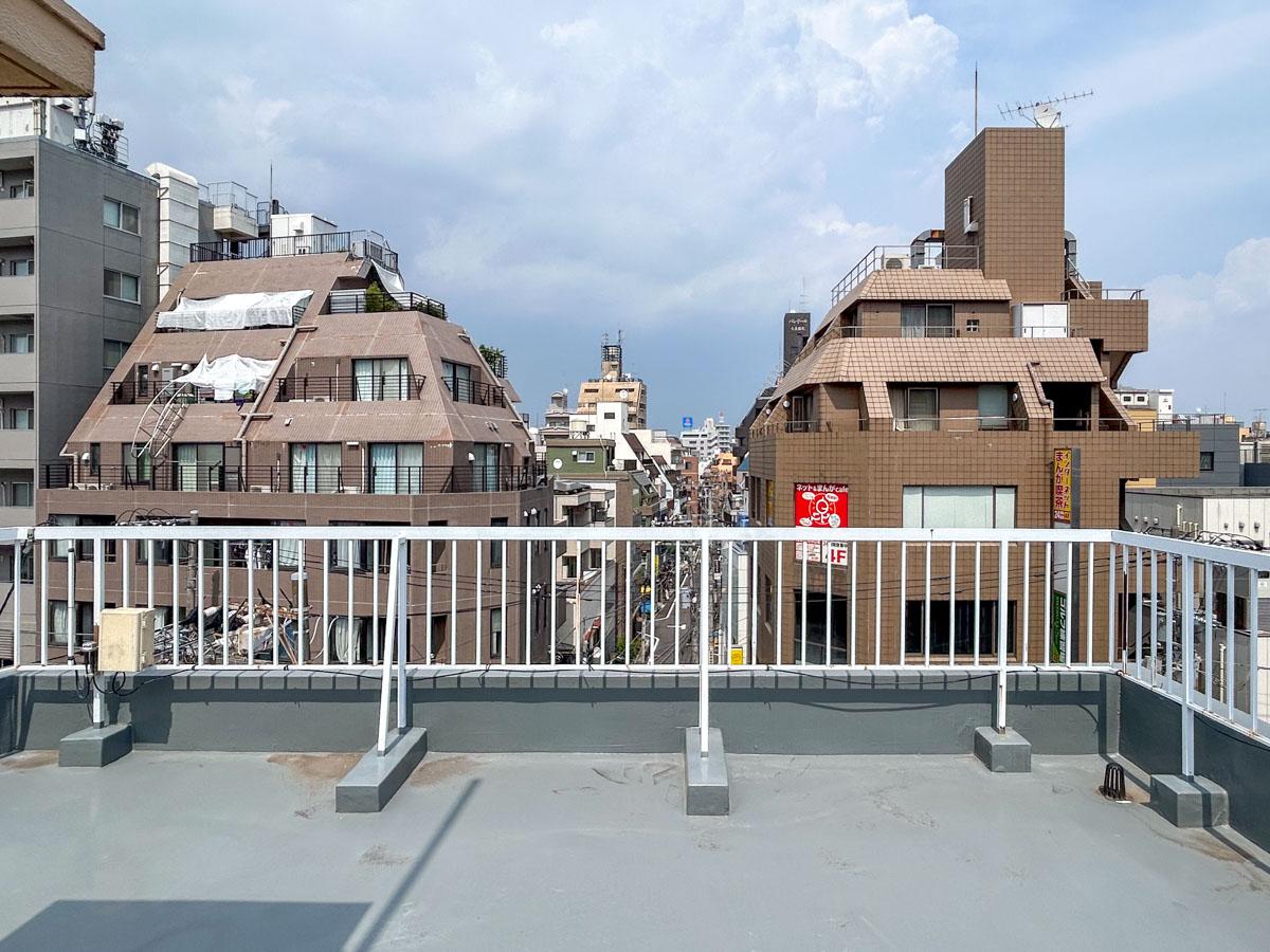 豊島区駒込の賃貸物件/屋上。空や街を眺めながら、のんびりできます