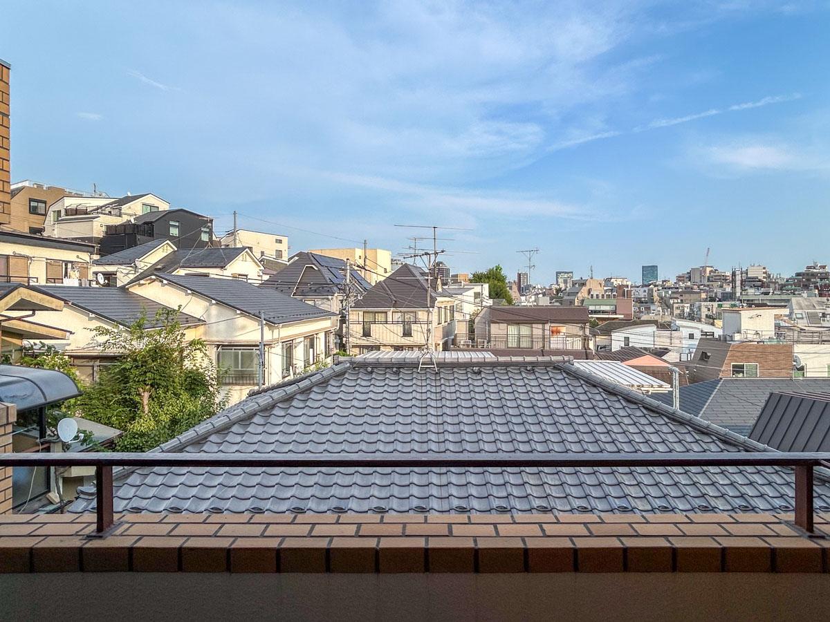 渋谷区西原の賃貸物件/広い空が望めるベランダ