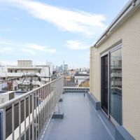 世田谷区太子堂の賃貸物件/L字型のバルコニーは開放的