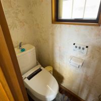 青梅市沢井の売買物件/2階のトイレはクロス貼り