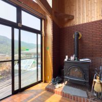 青梅市沢井の売買物件/暖炉付きで冬の暖房はもちろん、焚き火で木を焚べるのが楽しみの方に嬉しい設備