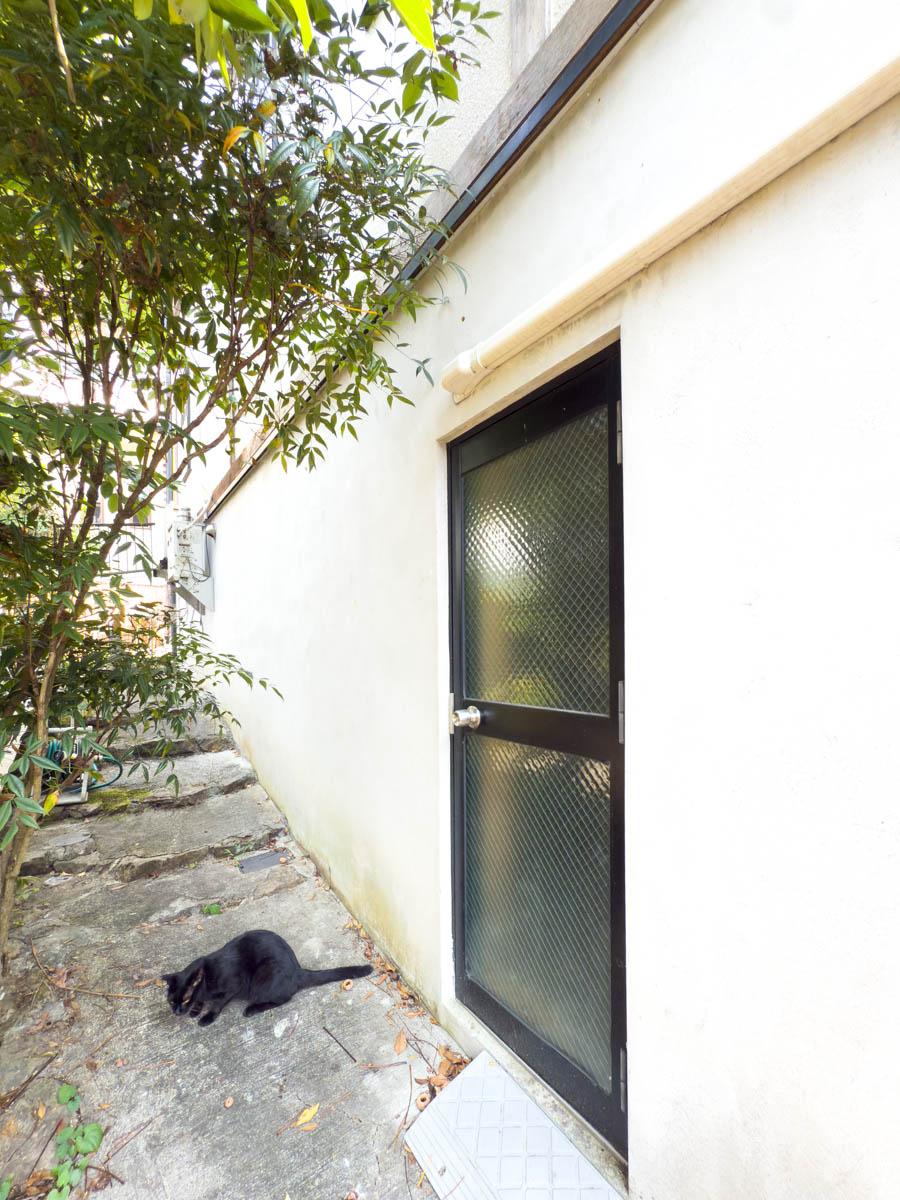 青梅市沢井の売買物件/こちらは地下部分。外から回って入る倉庫のような場所ですが、ここはサウナをつくる計画もあったのだとか