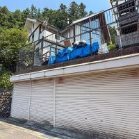 青梅市沢井の売買物件/シャッター付きのガレージは約4台分の広さがあります