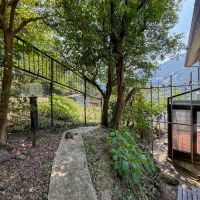 青梅市沢井の売買物件/建物裏にはオーナーさんが手作りした小道が敷地を囲います
