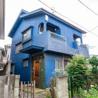 さいたま市浦和区元町の賃貸物件/ブルーの外壁が印象的