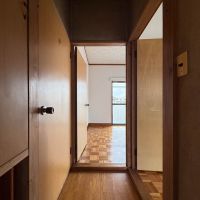 さいたま市浦和区元町の賃貸物件/2階に上がったところの風景。部屋が3つに分かれています