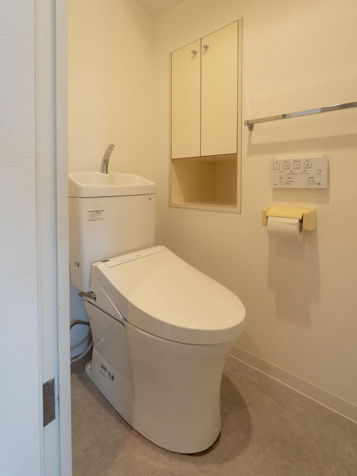 港区白金の賃貸物件/トイレは今回新しく取り替えました