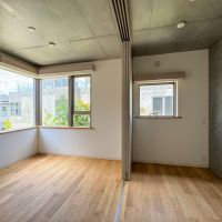 杉並区西荻北の賃貸物件/Dタイプ：2階の洋室は5.3畳と3.4畳。中央の間仕切りを開けばひとつながりに