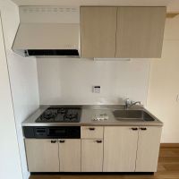 杉並区高円寺北の賃貸物件/3口ガスコンロにグリル付きのキッチン。シンクは少し小さめ