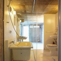渋谷区本町の賃貸物件/ガラスで区切られたスケスケの水回り