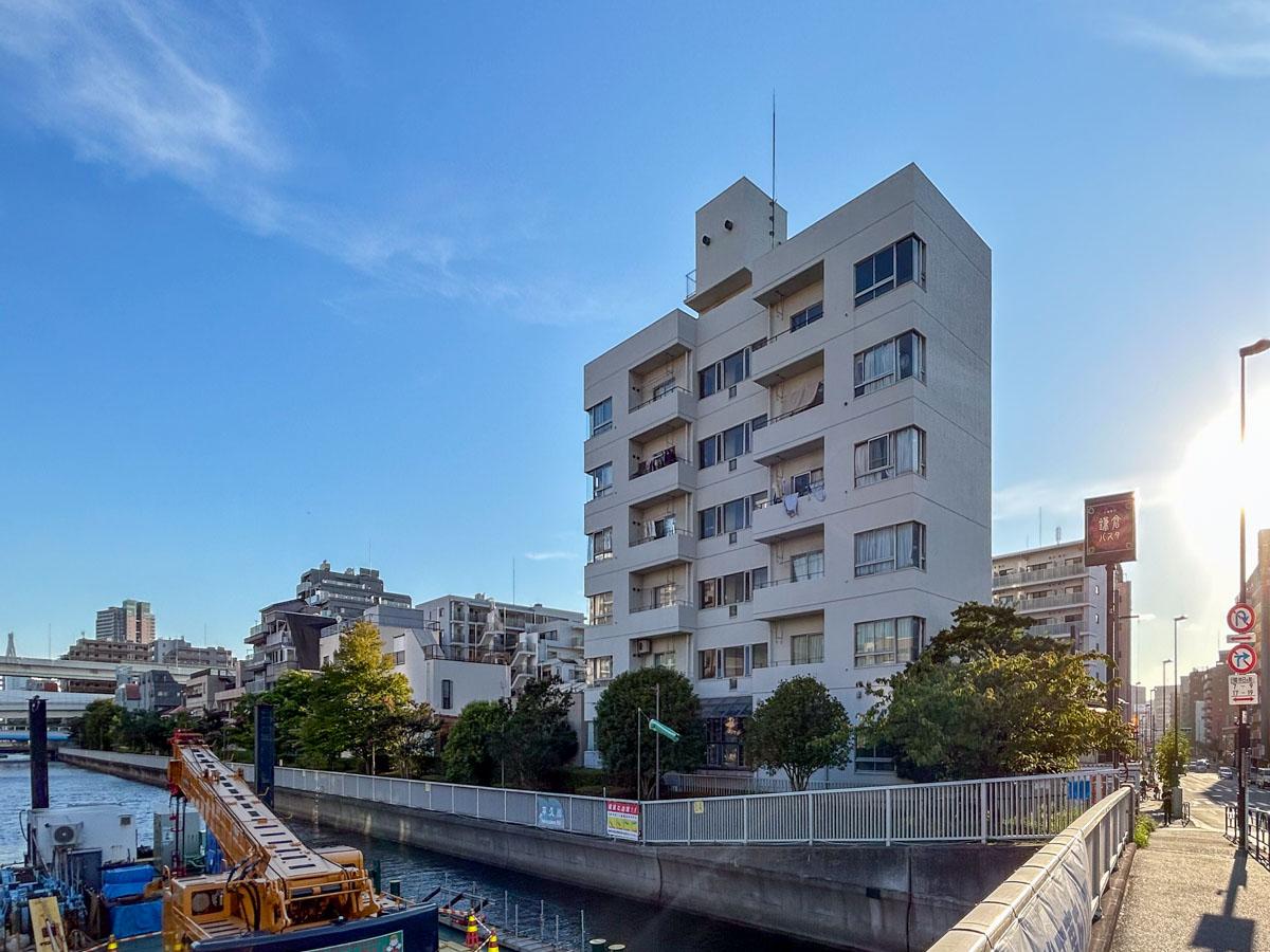 江東区冬木の賃貸物件/リバーサイドに立つ端正なマンション