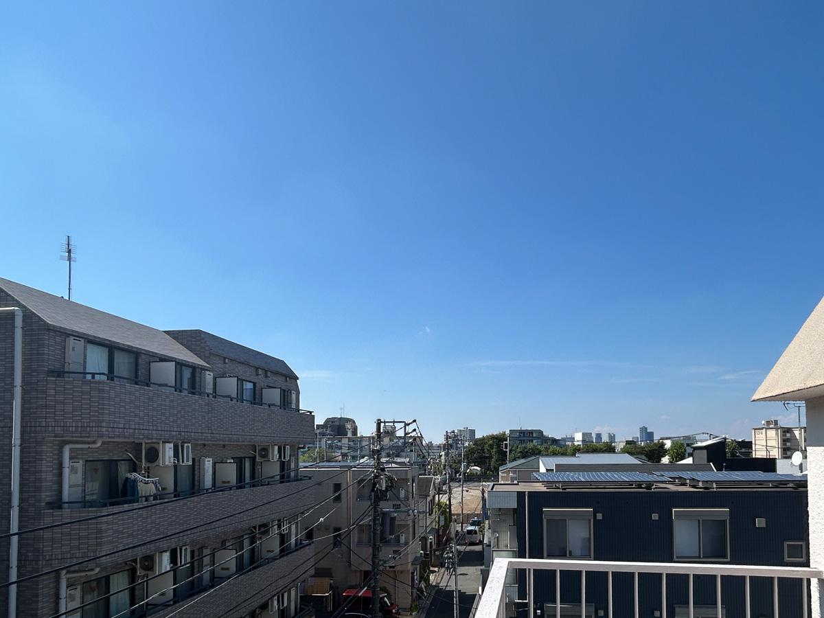 渋谷区幡ヶ谷の賃貸物件/眺望。東側に景色が抜けています。