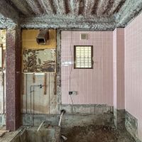 世田谷区若林の賃貸物件/浴室の面影を感じるタイルの壁面