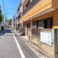 世田谷区若林の賃貸物件/西側に進むと、松陰神社前の商店街