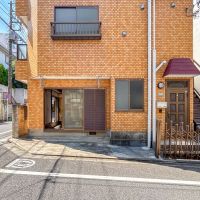 世田谷区若林の賃貸物件/東側からみる。以前は住居として使われていました