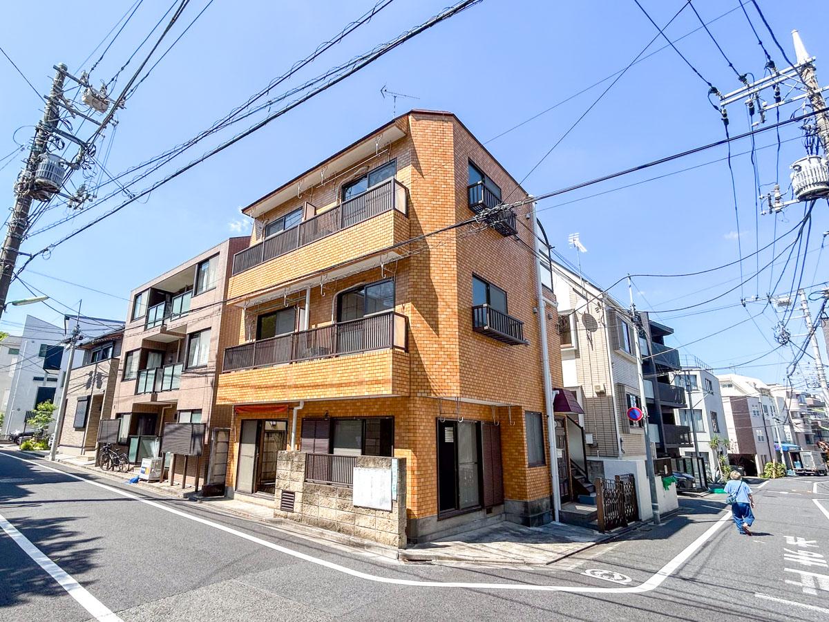 世田谷区若林の賃貸物件/外観。松陰神社近くの住宅街に立っています