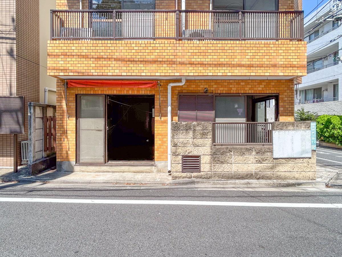 世田谷区若林の賃貸物件/南面には大きな掃き出し窓と腰窓がついています