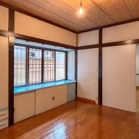 渋谷区西原の賃貸物件/1階：既存の電球照明だけだと、夜は少し心もとないかもしれません