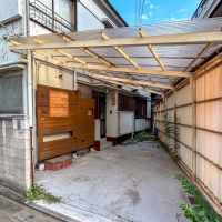 渋谷区西原の賃貸物件/駐車スペース。高さは一番低いところで2.2mほど