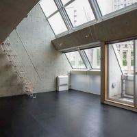 千代田区神田小川町の賃貸物件/4階：斜めの部分は一面ガラス。上を見れば空とつながるような感覚に