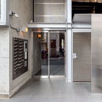 千代田区神田小川町の賃貸物件/エントランス。宅配ボックス付き