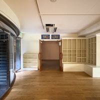 千代田区神田駿河台の賃貸物件/写真左手が入り口　写真正面が仕切られた部屋その1です