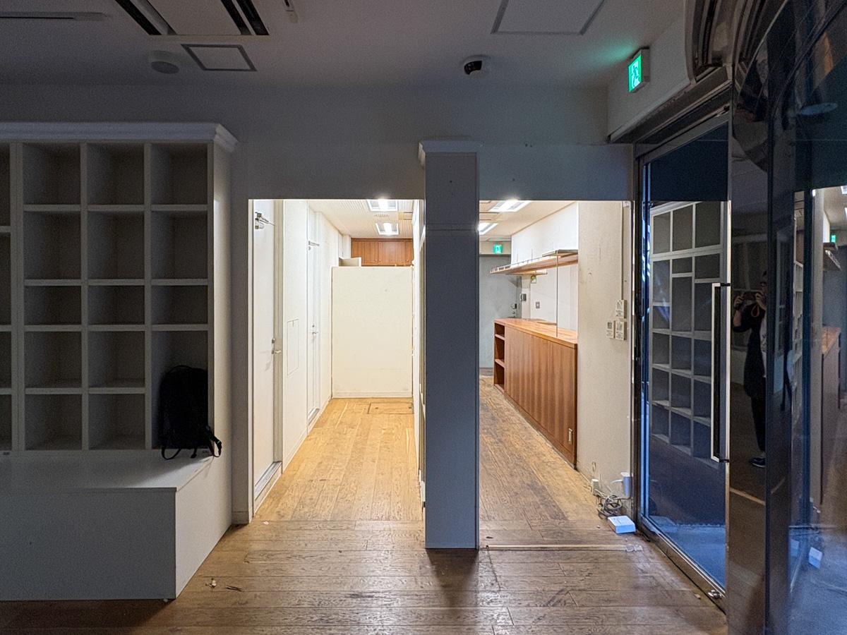 千代田区神田駿河台の賃貸物件/入り口が写真右手　写真正面が現状キッチンスペース