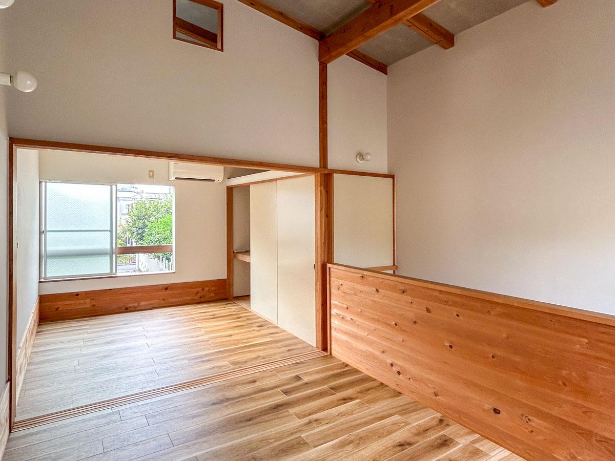 世田谷区世田谷の賃貸物件/2階の空間はつなげると10.5帖ほど。窓を開けると東西に風が抜けます
