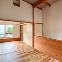 世田谷区世田谷の賃貸物件/2階の空間はつなげると10.5帖ほど。窓を開けると東西に風が抜けます