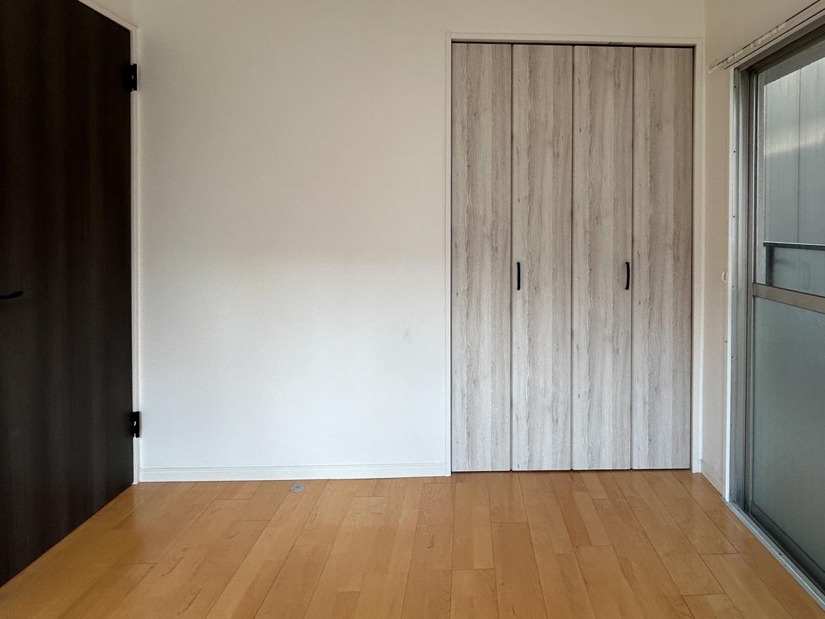 台東区蔵前の賃貸物件/洋室その２。どちらの部屋にもクローゼットがついています。