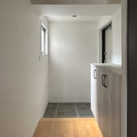台東区蔵前の賃貸物件/玄関。広めのサイズ感の靴棚があります。