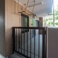 目黒区中央町の売買物件/同階にある他の部屋とは切り離された位置にあり、玄関ポーチもあります