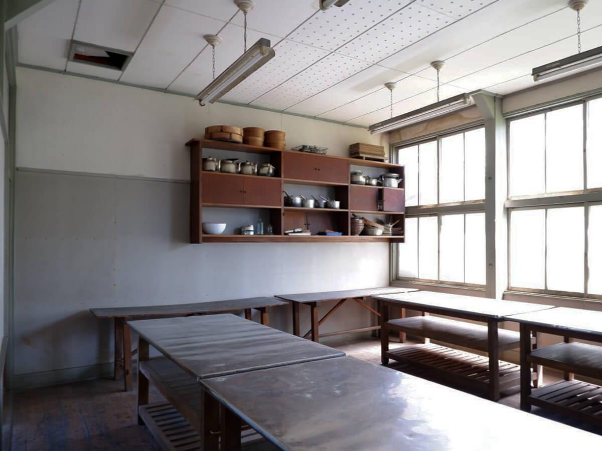 埼玉県大里郡寄居町寄居の賃貸物件/テナント③：大きなサッシから光がたくさん入る室内