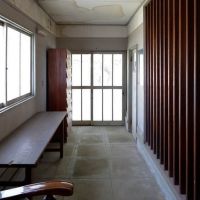 埼玉県大里郡寄居町寄居の賃貸物件/トイレ前の廊下部分。土間に目地が入っていてカッコいい