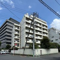 新宿区市谷左内町の賃貸物件/外観。車通りが少なく、静かな高台に立っています