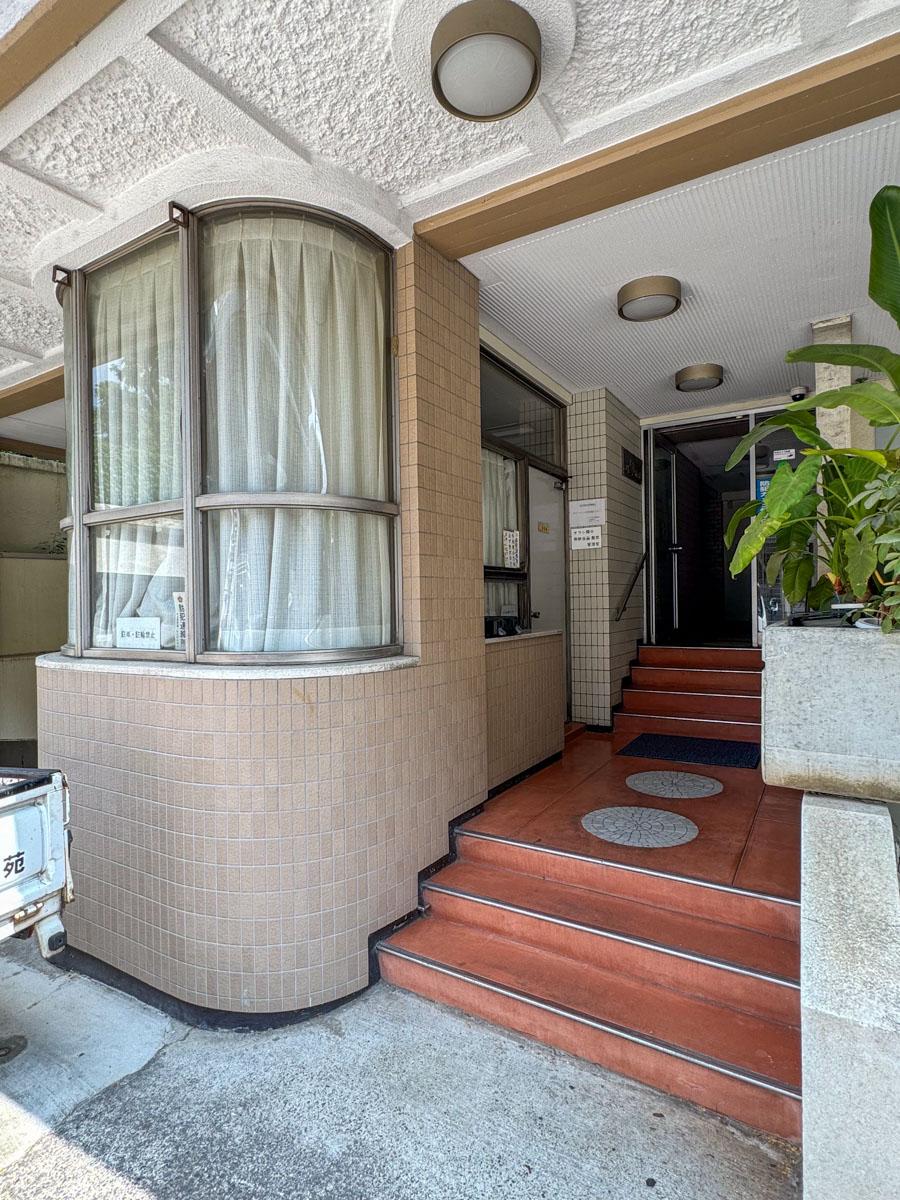 新宿区市谷左内町の賃貸物件/エントランス