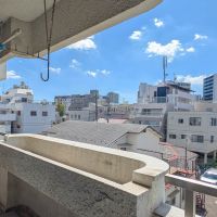 荒川区西日暮里の賃貸物件/バルコニーからの風景。柱が無いので、横に広い景色を眺められます。