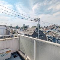 目黒区目黒の賃貸物件/バルコニー別角度から。左右どちらも、広い空が望めます。