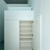 世田谷区赤堤の賃貸物件/下駄箱。写真では右側の戸しか開いていませんが、左側も開きます