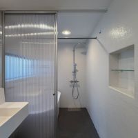 渋谷区代々木の売買物件/洗面空間との間は間仕切り扉があります