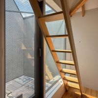 渋谷区代々木の売買物件/別のアングルから。窓の先はバルコニーを設置することも検討したようですが、今は特についていません
