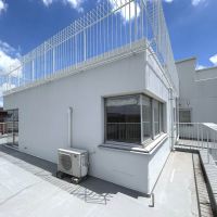 川崎市宮前区小台の売買物件/リビングをコの字に囲むバルコニー、右に視線を振ると