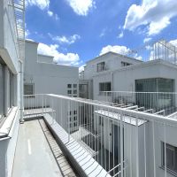 川崎市宮前区小台の売買物件/壁を共有しない形で別の区画が並びます